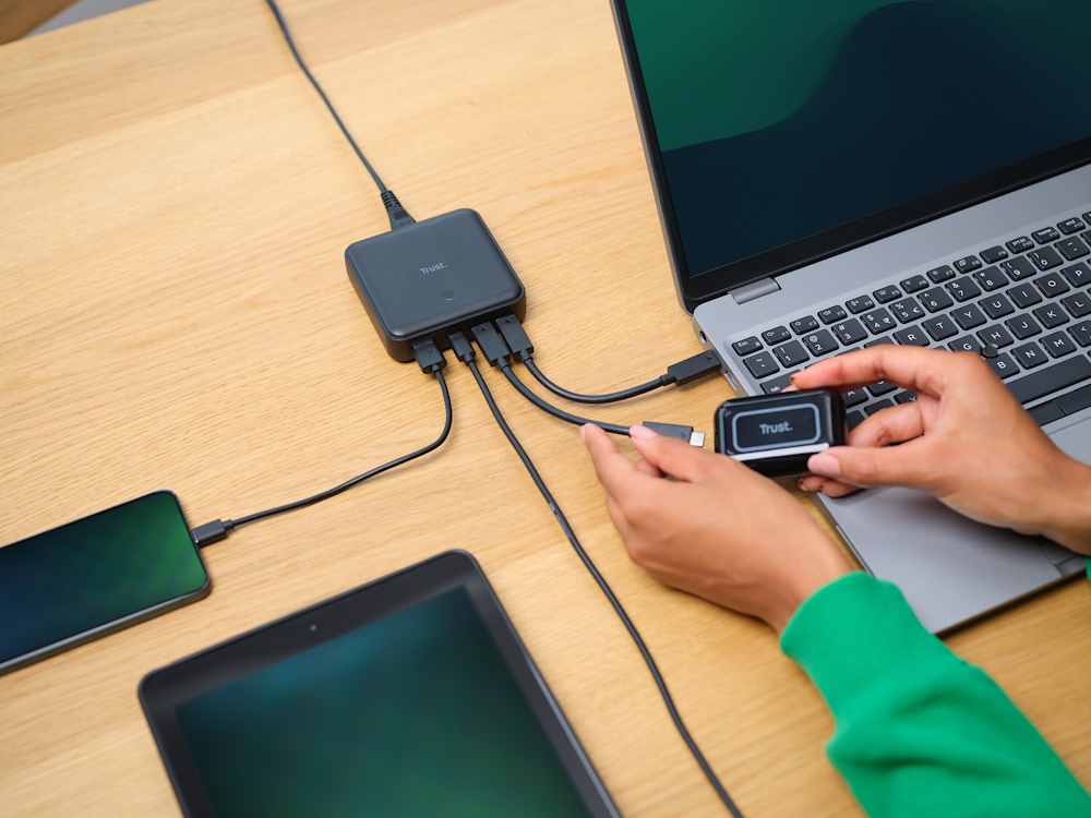 TRUST 25242 - 4-Port USB Tischladegerät 100W von