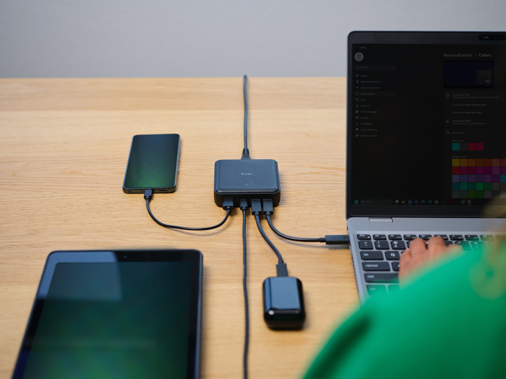 TRUST 25242 - 4-Port USB Tischladegerät 100W von