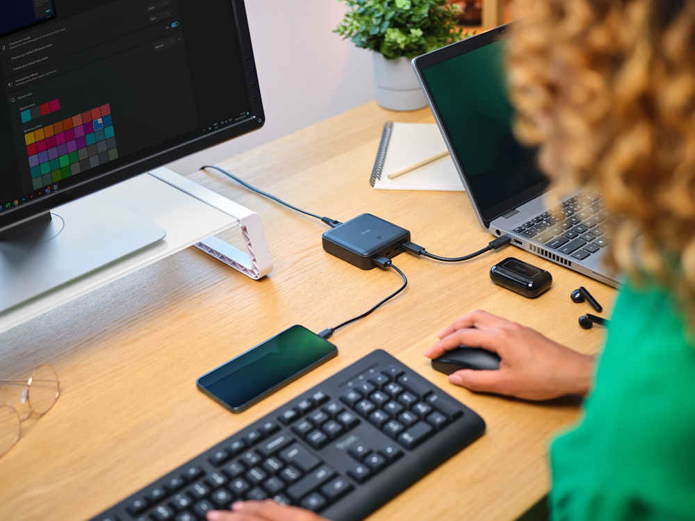TRUST 25242 - 4-Port USB Tischladegerät 100W von