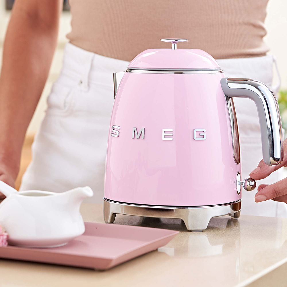 SMEG KLF05PKEU - Mini-Wasserkocher im 50er Jahre Stil Rosa