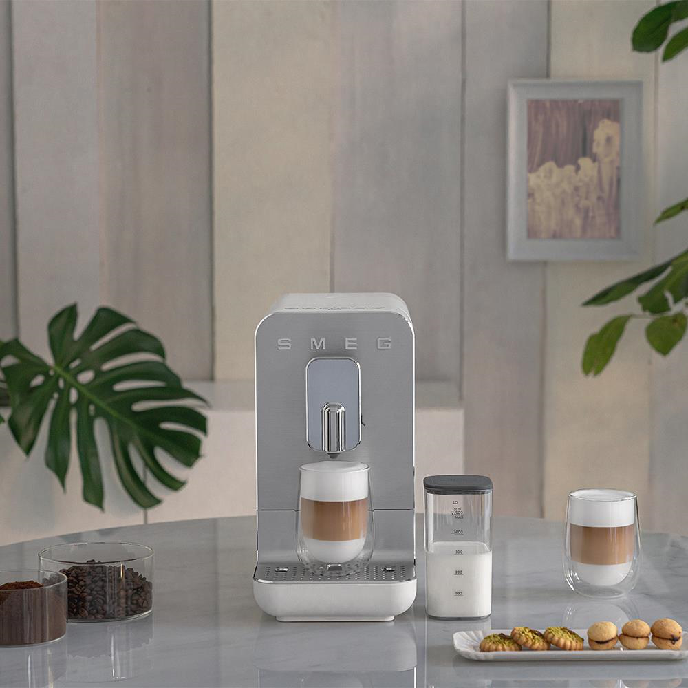 SMEG BCC13WHMEU - Automatische Kaffeemaschine in Weiß