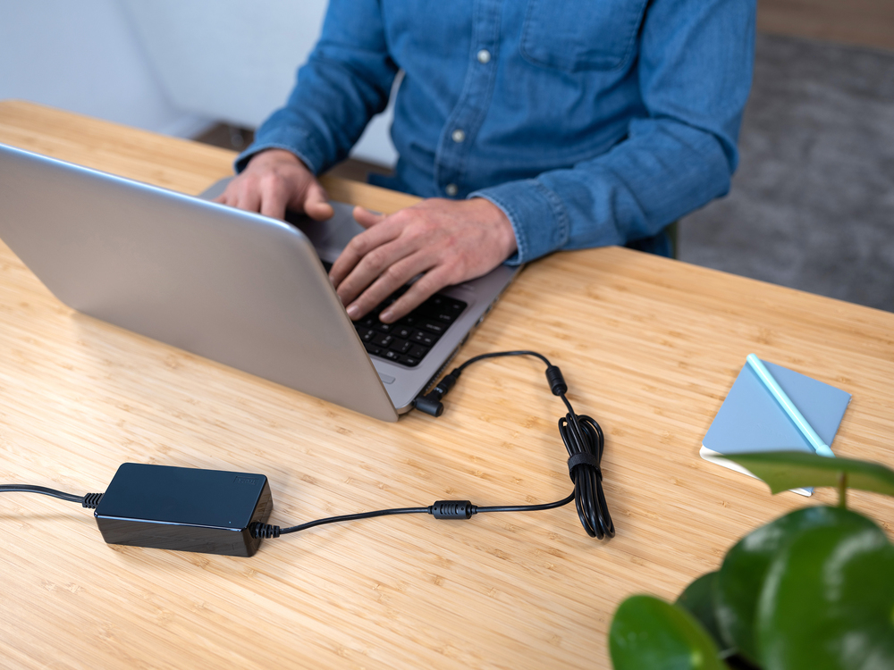 TRUST 22141 - Universal Ladegerät 70W für Laptops